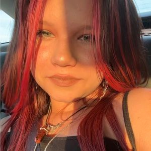 Meet your Posher, Chloe